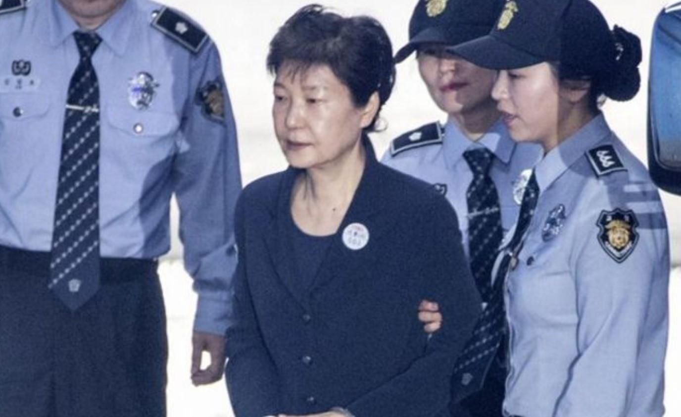Експрезидентка Південної Кореї вийшла на волю майже після 5 років ув'язнення - Україна новини - 24 Канал
