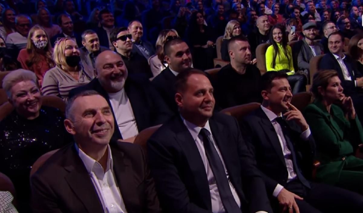 В новогоднем номере "Квартала 95" были шутки о Зеленском: президент сыграл роль двойника В новогоднем номере "Квартала 95" были шутки о Зеленском: президент сыграл роль двойника