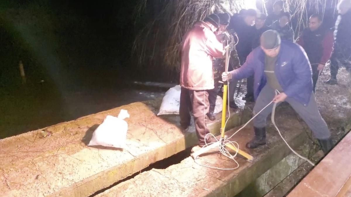 На Черкасщине прорвало дамбу: спасатели обещают предотвратить затопление деревень - Новости Черкасс - 24 Канал На Черкасщине прорвало дамбу: спасатели обещают предотвратить затопление деревень - Новости Черкасс - 24 Канал