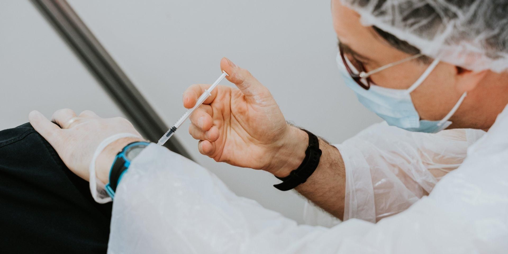 Українці віком 60+ вже невдовзі отримають бустерну дозу вакцини від COVID-19, – МОЗ - 24 Канал Українці віком 60+ вже невдовзі отримають бустерну дозу вакцини від COVID-19, – МОЗ - 24 Канал