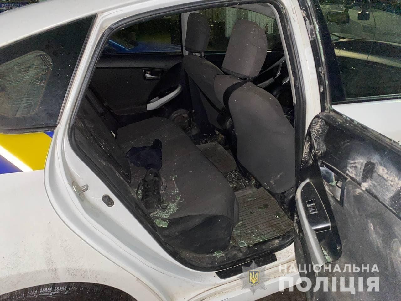 На Ровенщине мужчина сбежал из-под домашнего ареста и напал на полицейских На Ровенщине мужчина сбежал из-под домашнего ареста и напал на полицейских