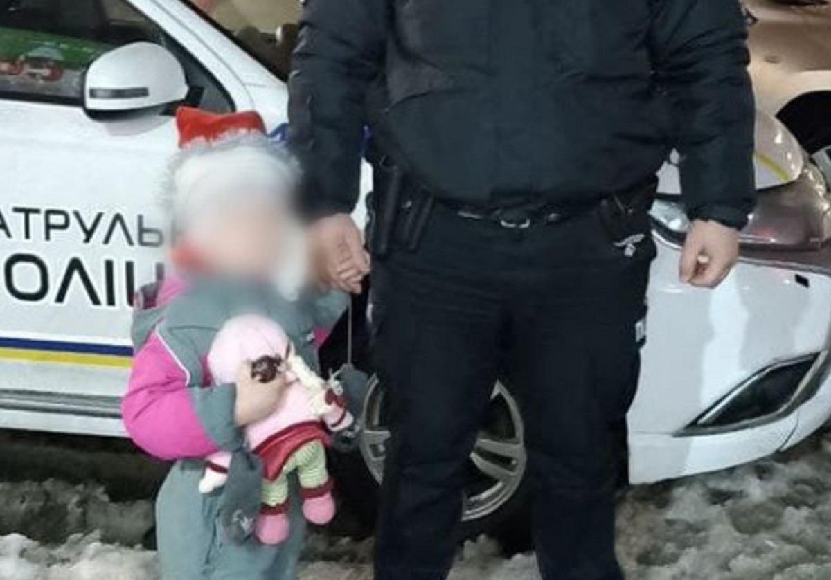 В Харькове горе-мать оставила ребенка с малознакомым мужчиной: девочку искала полиция В Харькове горе-мать оставила ребенка с малознакомым мужчиной: девочку искала полиция