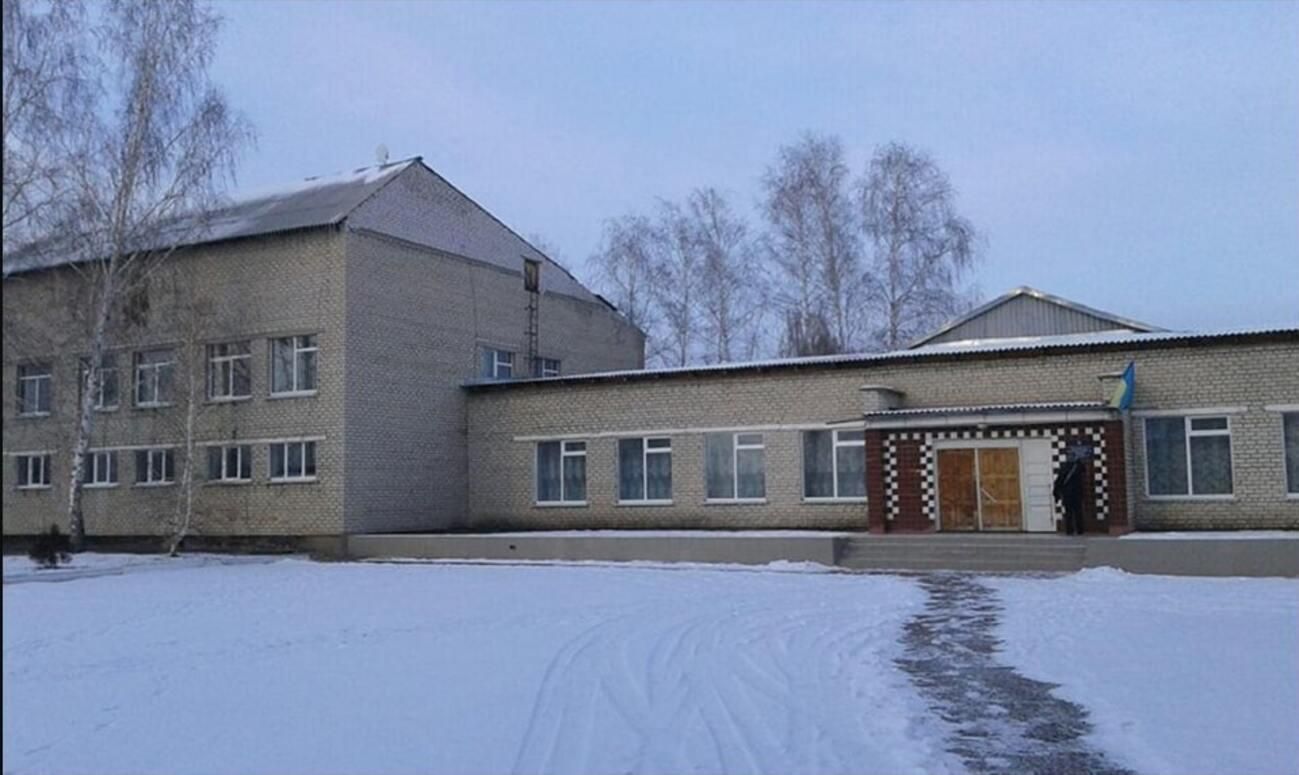 Россияне разгоняют фейк, что ВСУ обустраивают позиции в освобожденной школе на Донбассе