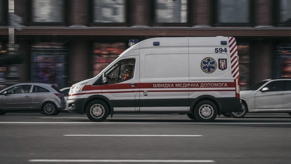 Во Львовской области скорая сбила пешехода: его состояние очень тяжелое