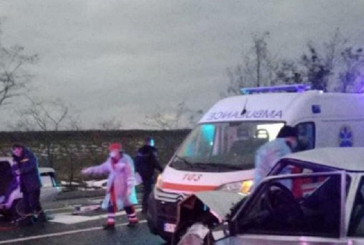 На Черкащині зіткнулися два автомобілі: загинув чоловік, багато постраждалих - Свіжі новини Черкас - 24 Канал На Черкащині зіткнулися два автомобілі: загинув чоловік, багато постраждалих - Свіжі новини Черкас - 24 Канал