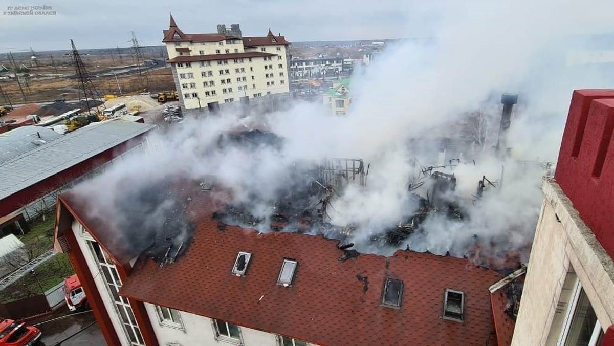 У Вишгороді під Києвом сталася масштабна пожежа в багатоповерхівці - Київ