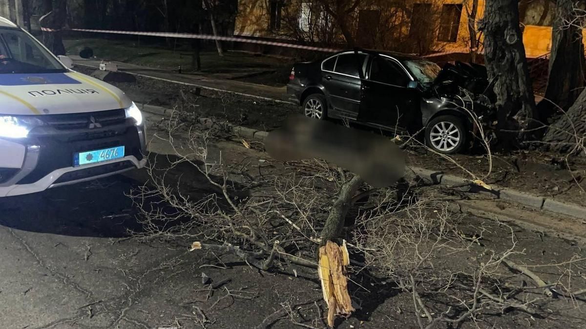 Двоє загиблих та постраждала: наслідки моторошної ДТП у Миколаєві - Кримінальні новини України - 24 Канал