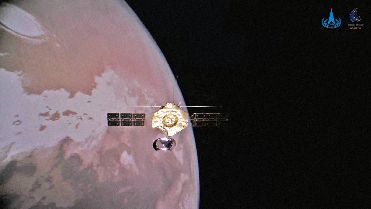 Китай показал новые фото Марса, сделанные зондом Тяньвэнь-1