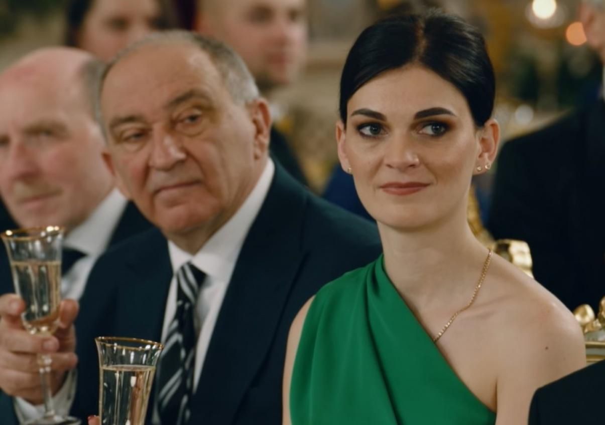 "Живчик" вместо шампанского, – профессор о съемках новогоднего поздравления президента "Живчик" вместо шампанского, – профессор о съемках новогоднего поздравления президента