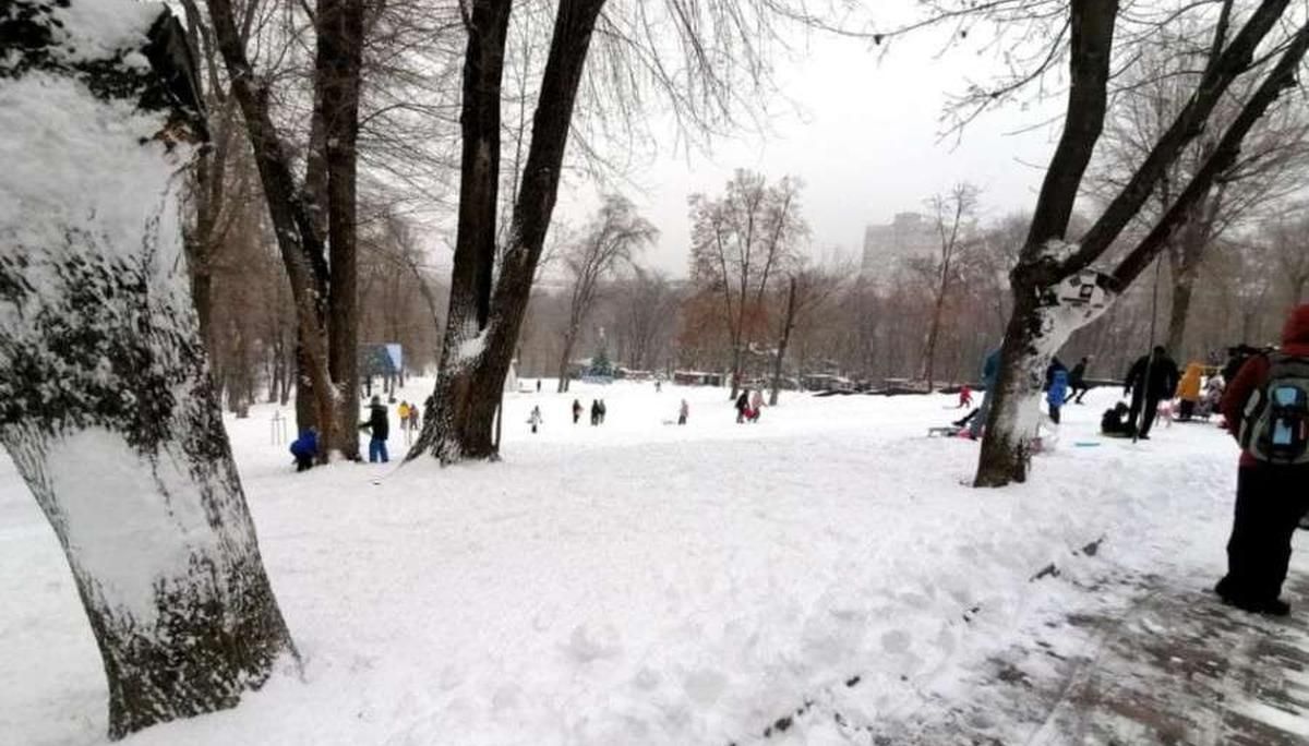 Спускался с горки и влетел в столп: в центре Днепра погиб мужчина Спускался с горки и влетел в столп: в центре Днепра погиб мужчина