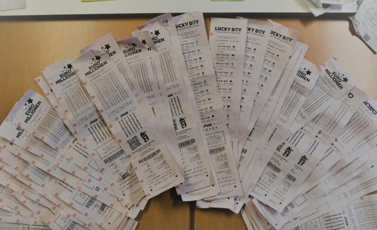 В Австрии продавщица киоска напечатала себе лотерейных билетов на 40 тысяч евро В Австрии продавщица киоска напечатала себе лотерейных билетов на 40 тысяч евро