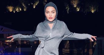 Мадонна святкувала Новий рік у балаклаві з кристалами від українського дизайнера
