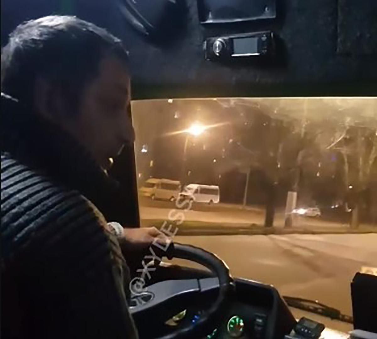 Сравнил с нищим: водитель маршрутки в Одессе оскандалился из-за удостоверения УБД