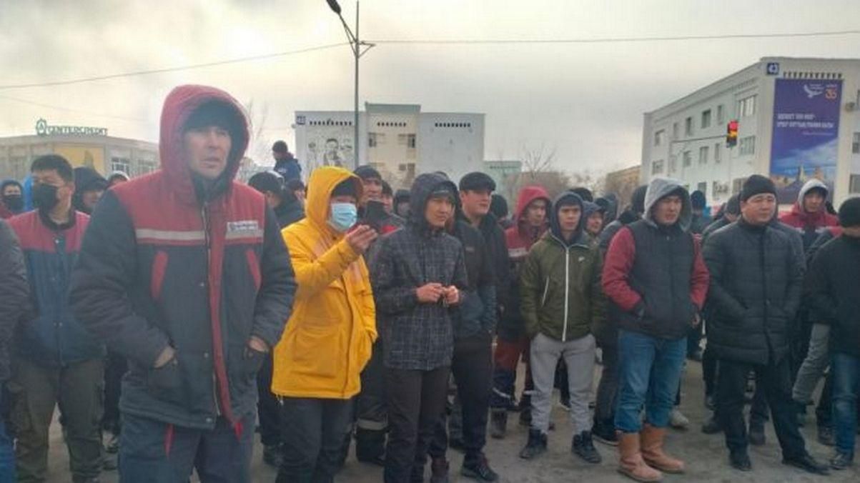 В Казахстане люди вышли на масштабные антиправительственные митинги