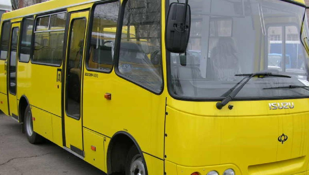 Не было мелких денег: в Черновцах водитель пытался выгнать пассажирку из маршрутки