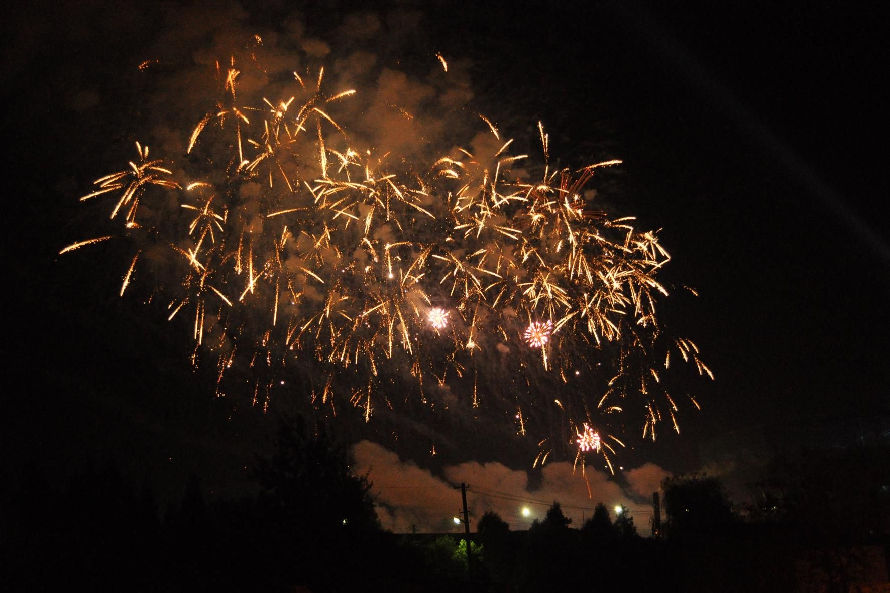 У Запоріжжі заряд салюта потрапив дівчині в обличчя - Новини Запоріжжя сьогодні - 24 Канал У Запоріжжі заряд салюта потрапив дівчині в обличчя - Новини Запоріжжя сьогодні - 24 Канал