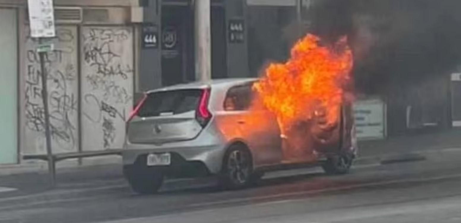 В Австралії чоловік підпалив себе через коронавірусні обмеження - 24 Канал В Австралії чоловік підпалив себе через коронавірусні обмеження - 24 Канал