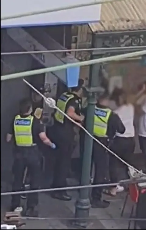 Поліція обгородила територію Поліція обгородила територію