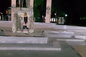 У Львові дівчина справила нужду під пам'ятником Бандери: обурливі кадри 18+