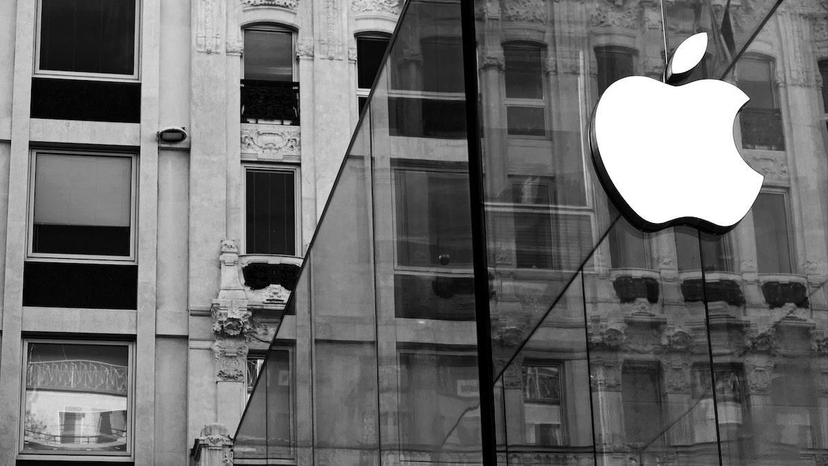 Apple стала першою у світі компанією з капіталізацією у 3 трильйони доларів - Бізнес