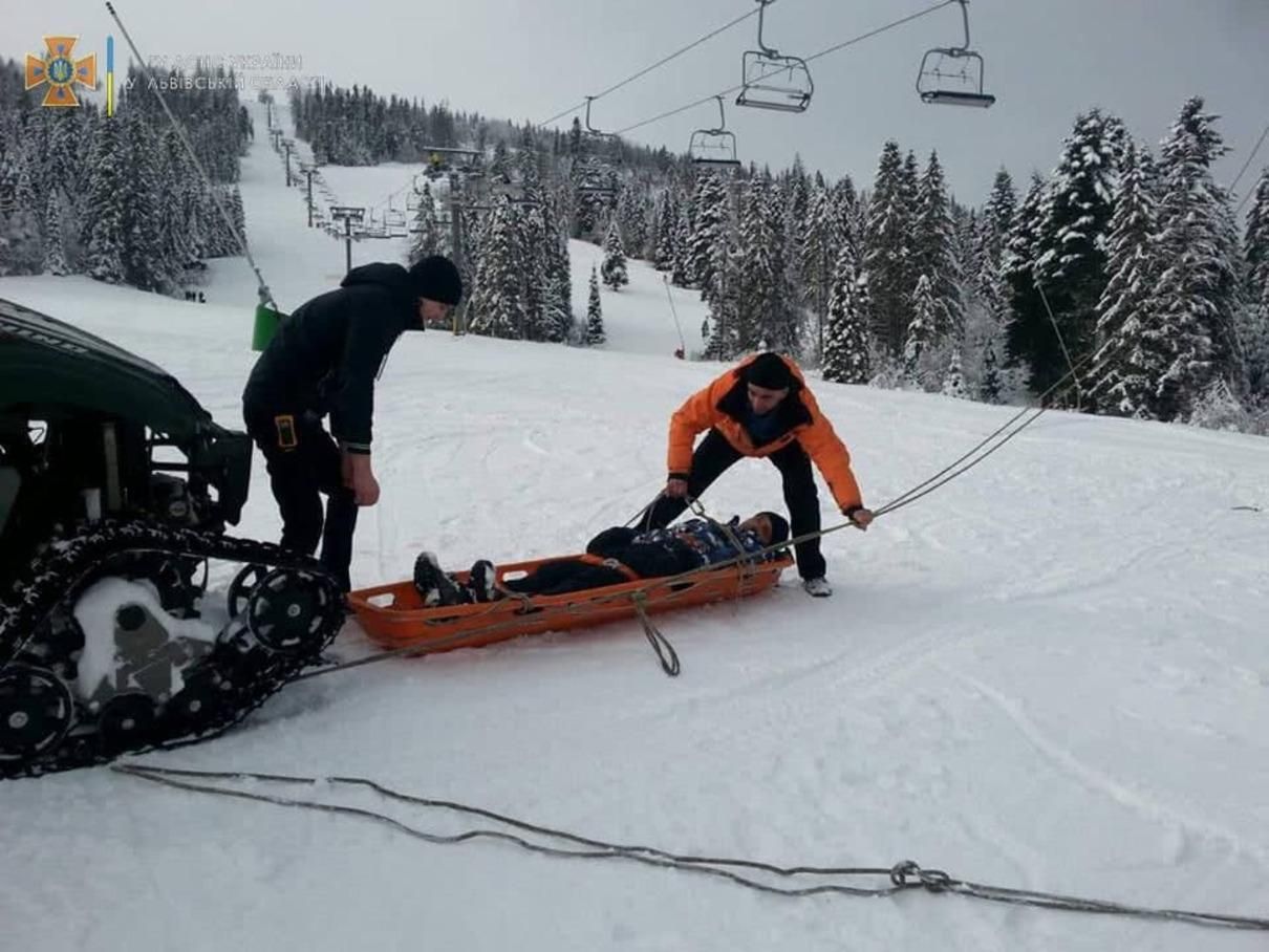 Неудачно покатались: на Львовщине с горы снимали травмированных лыжников