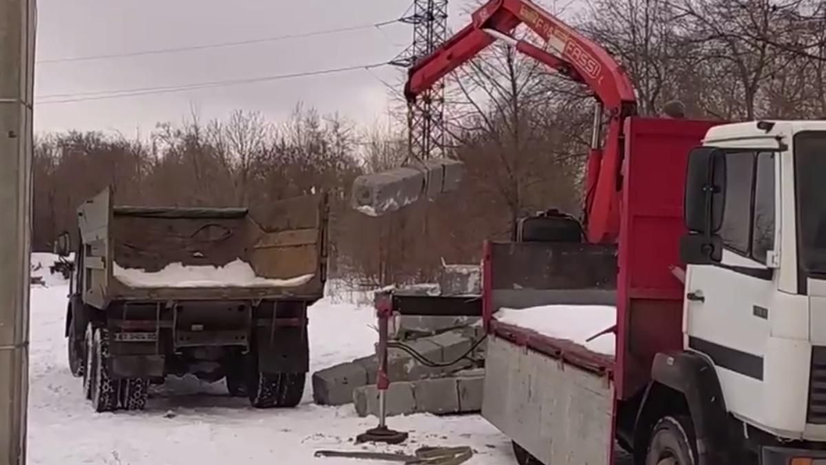 У Харкові знесли скандальний "Стоунхендж" вартістю майже 1,5 мільйони - Новини Києва - Харків У Харкові знесли скандальний "Стоунхендж" вартістю майже 1,5 мільйони - Новини Києва - Харків