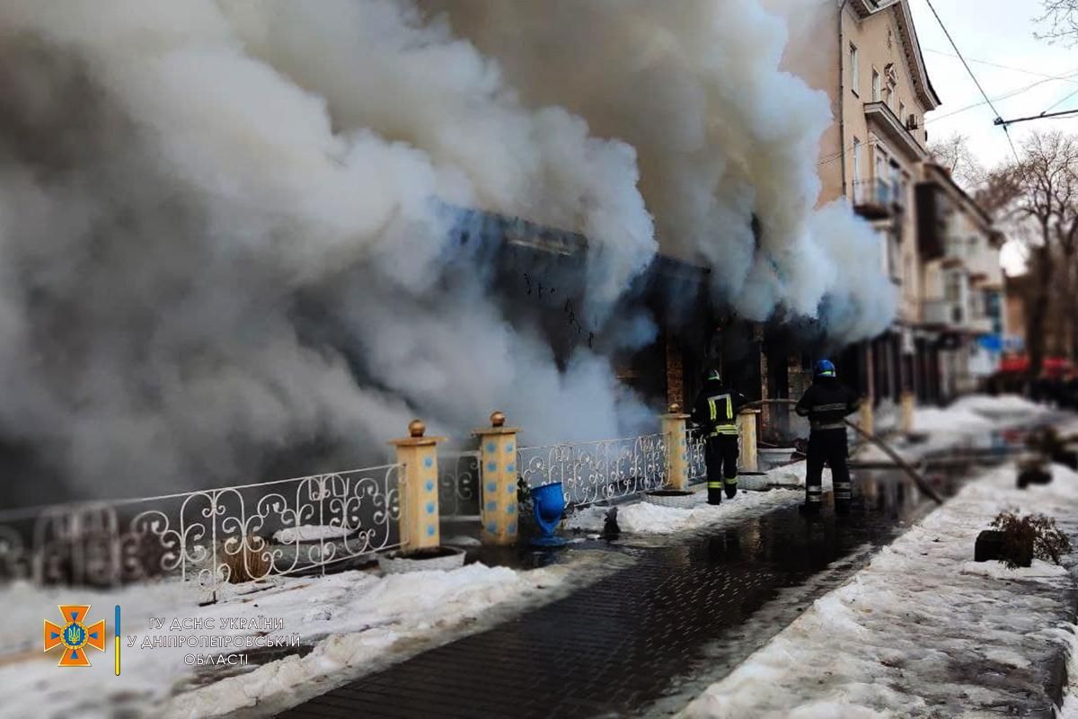 Менш ніж за годину: в Кривому Розі повністю згорів ресторан – фото з місця події - Новини Кривий Ріг - Дніпро