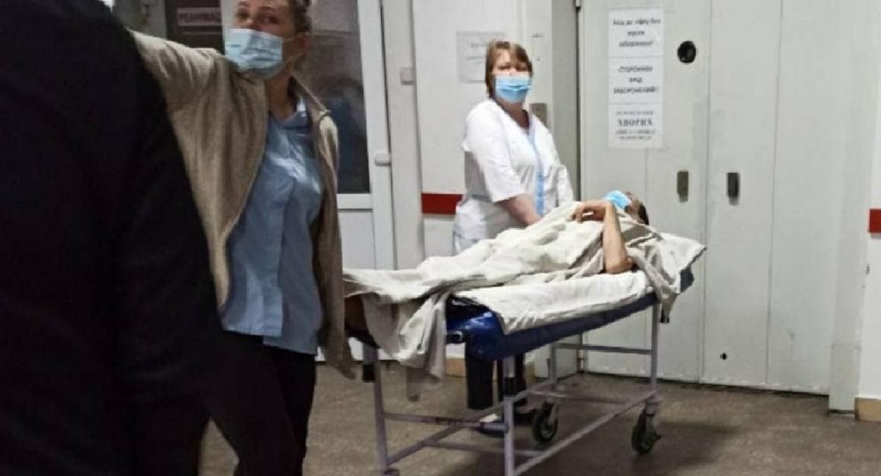 В реанимации с переломом ребер и разрывом селезенки: в Киеве жестоко избили курьера Glovo