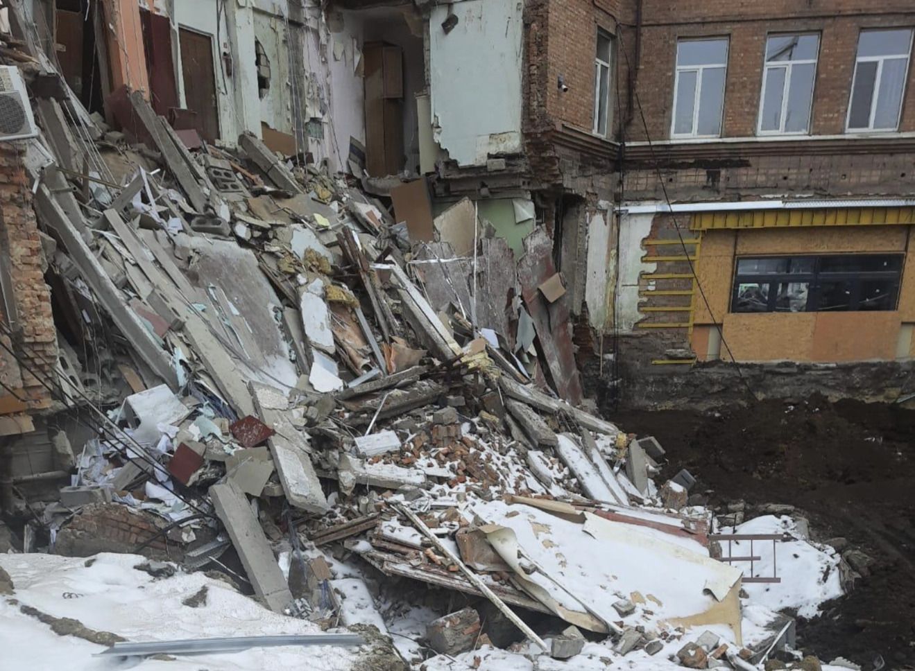 Полиция открыла дело из-за обвала дома в Харькове