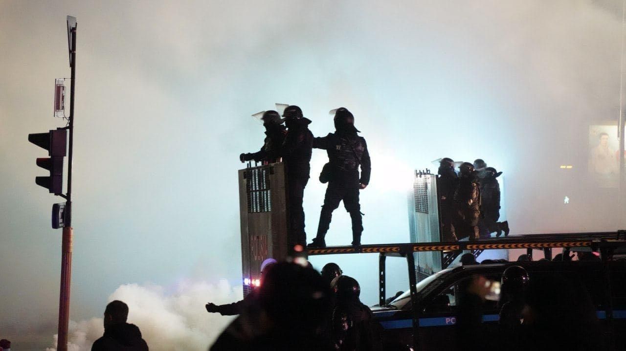 У столицю Казахстану стягують спецтехніку: президент ввів надзвичайний стан - Новини світу - 24 Канал У столицю Казахстану стягують спецтехніку: президент ввів надзвичайний стан - Новини світу - 24 Канал