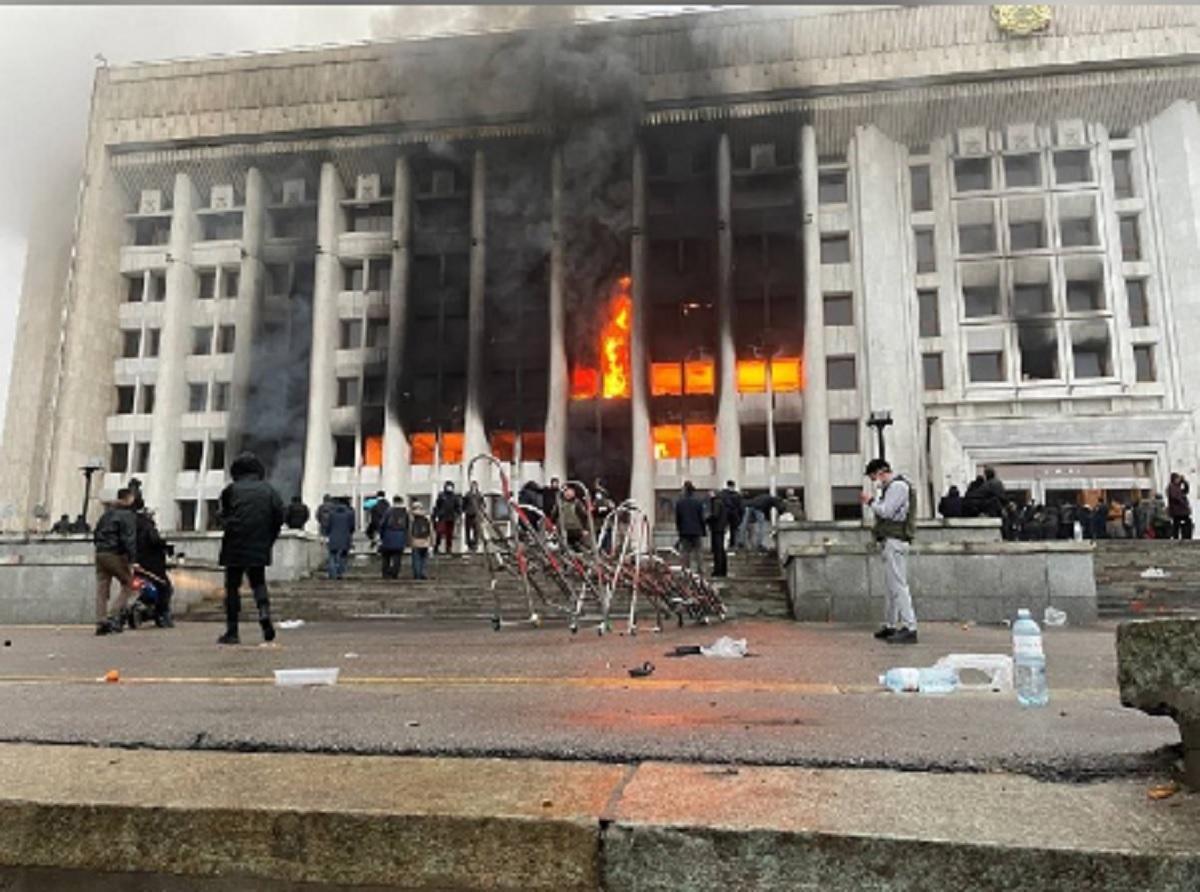 В Алмати вогонь охопив захоплену мерію, у заворушеннях постраждали десятки людей - Україна новини - 24 Канал В Алмати вогонь охопив захоплену мерію, у заворушеннях постраждали десятки людей - Україна новини - 24 Канал