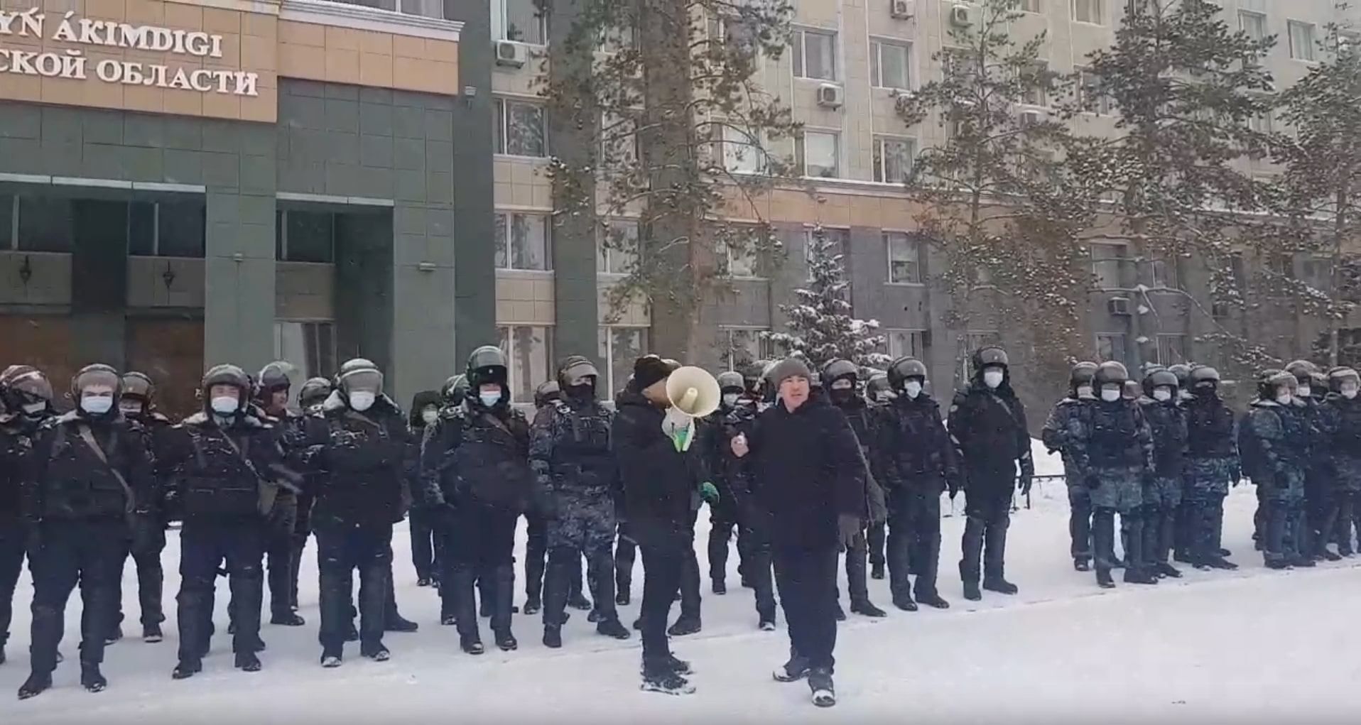 Не підійматимуть руку на народ, – в Актобе поліція обіцяє не затримувати протестувальників - 24 Канал Не підійматимуть руку на народ, – в Актобе поліція обіцяє не затримувати протестувальників - 24 Канал