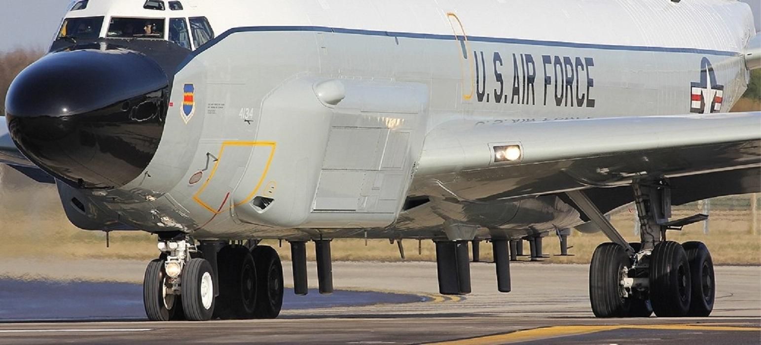 Над Киевом пролетели два самолета-разведчика НАТО Над Киевом пролетели два самолета-разведчика НАТО