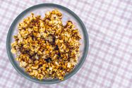 К рождественскому фильму: готовим вкусный карамельный попкорн дома