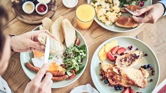 Когда вкусно всем: 3 легких рецепта сытных завтраков для себя и родных