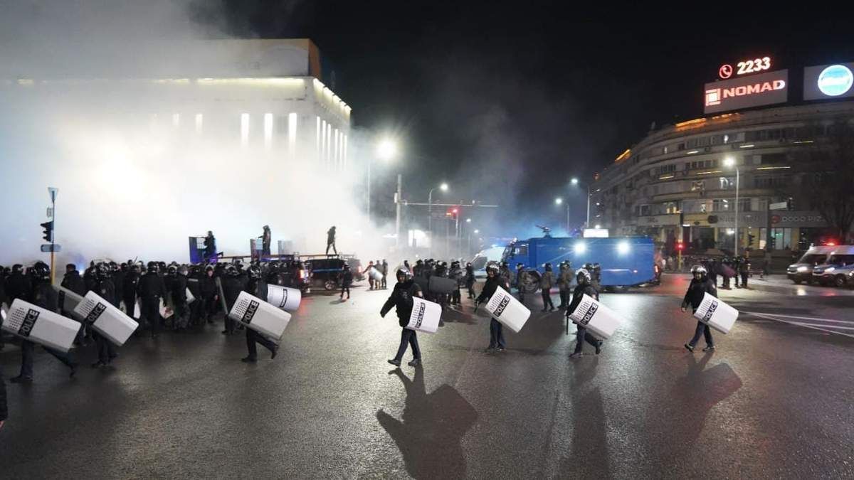 Вогонь, руйнування, біль: протести у Казахстані у 10 фото - 24 Канал