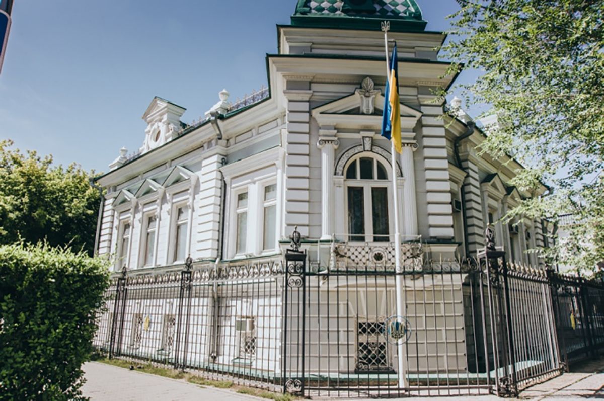 Українці можуть звертатись у посольство в Казахстані цілодобово  – МЗС - Україна новини - 24 Канал
