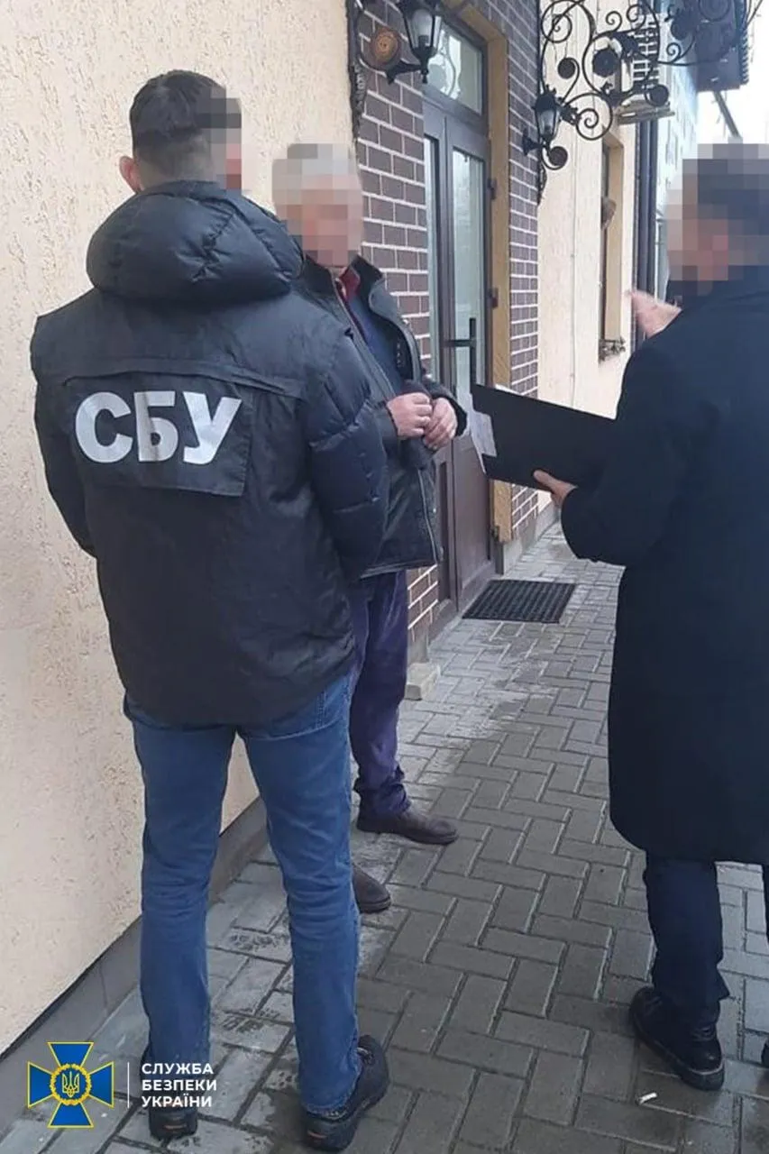 Відмовлявся підписувати угоду без відкату: СБУ затримала посадовця Держпродспоживслужби Відмовлявся підписувати угоду без відкату: СБУ затримала посадовця Держпродспоживслужби