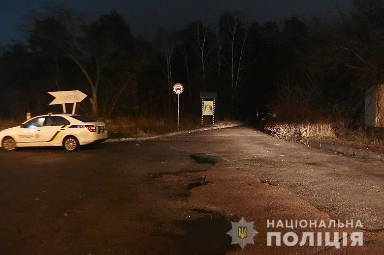 На Дарниці хлопець ледь не вбив безхатька, чоловіка поранилши ножем в шию