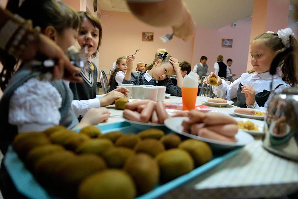 Чого не має бути в меню шкільних їдалень: роз’яснення Держспоживслужби - Україна новини - Освіта