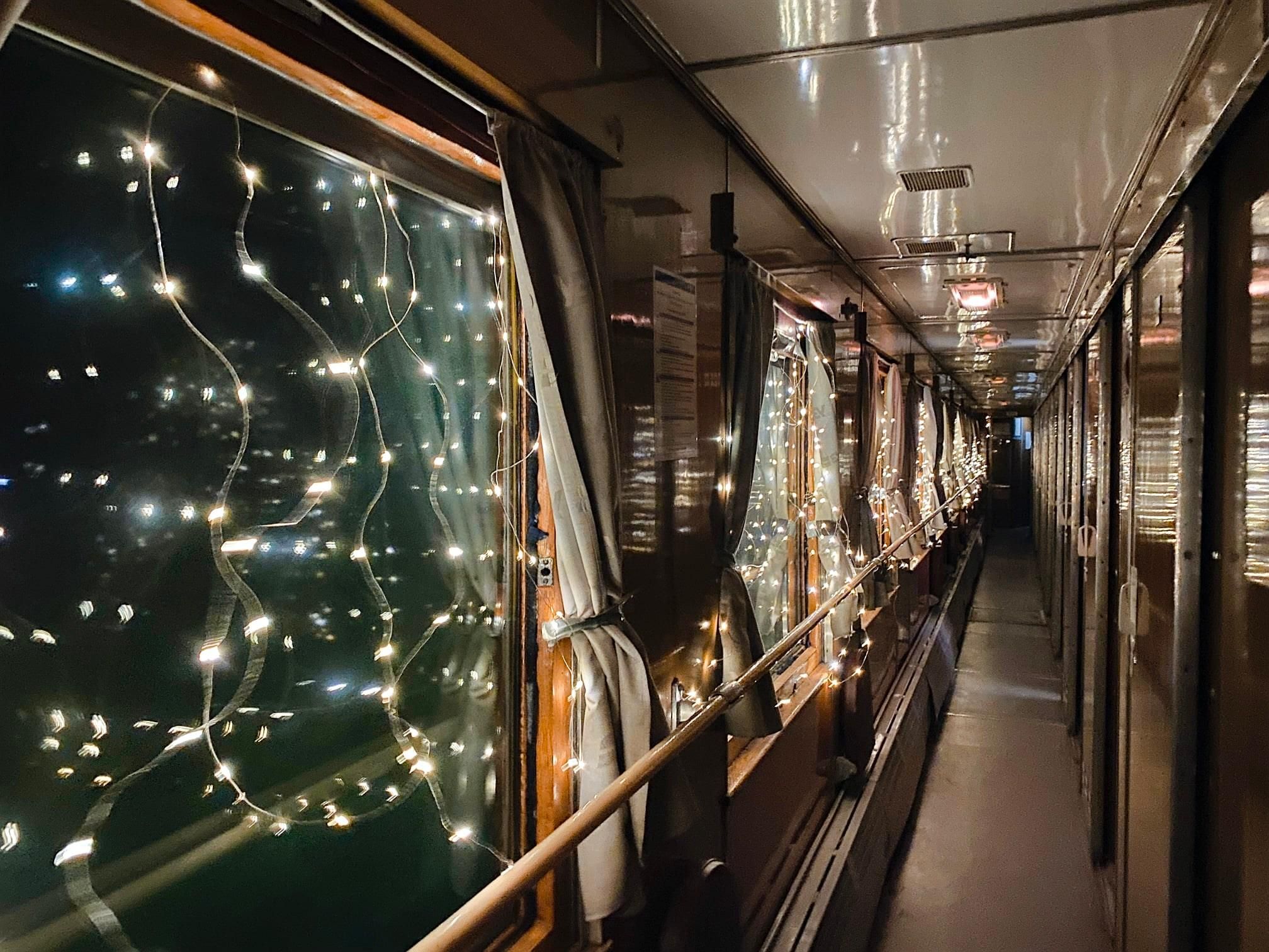 Укрзалізниця пустила в рейс новорічний вагон: атмосферні фото - Новини Києва сьогодні - Київ Укрзалізниця пустила в рейс новорічний вагон: атмосферні фото - Новини Києва сьогодні - Київ