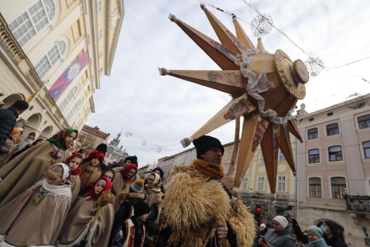 Во Львове установили главного Дидуха города: интересные фото и видео Во Львове установили главного Дидуха города: интересные фото и видео