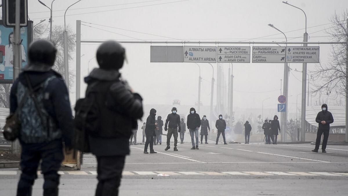 Лукашенко підтримав Токаєва: білоруський десант прибув до Казахстану - новини Білорусь - 24 Канал Лукашенко підтримав Токаєва: білоруський десант прибув до Казахстану - новини Білорусь - 24 Канал