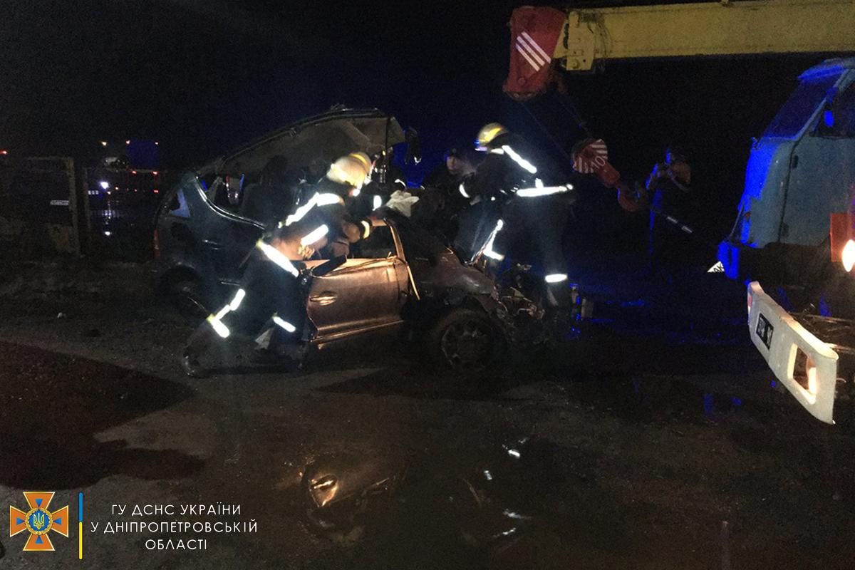 Авто розтрощило вщент: 2 людей трагічно загинули у ДТП з автокраном на Дніпропетровщині - Новини Дніпра - Дніпро