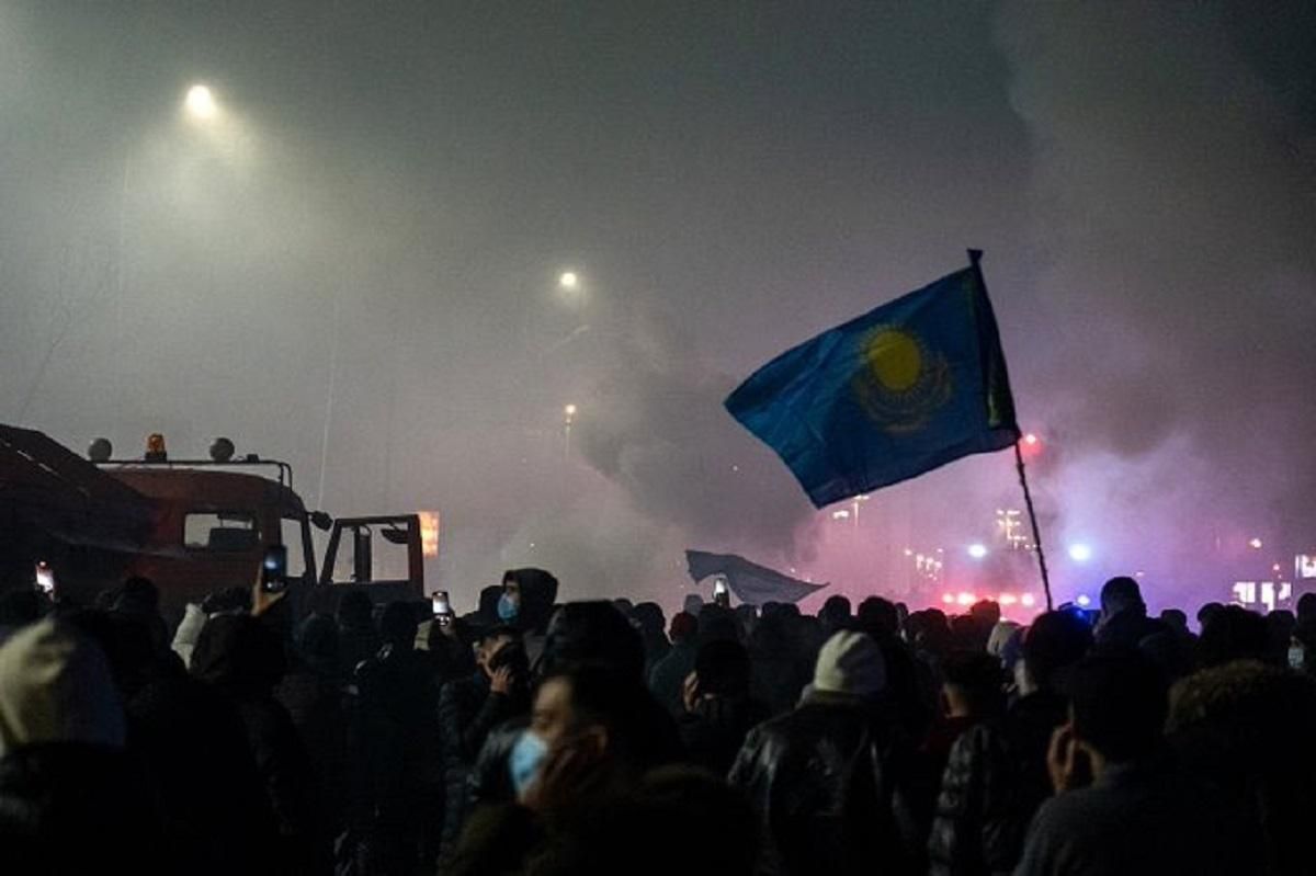 НАТО закликає всі сторони протестів у Казахстані утриматися від насилля - 24 Канал