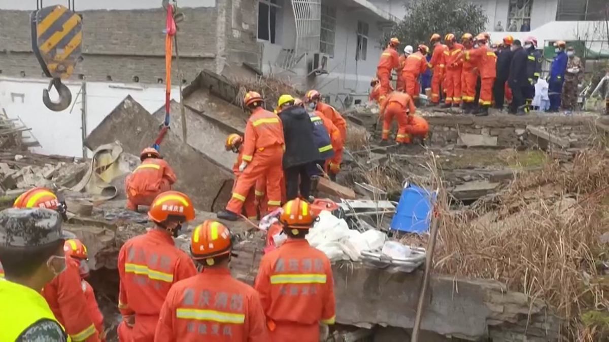 В Китае из-за взрыва газа обрушилась столовая, минимум 10 погибших