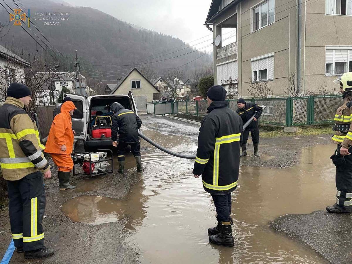 Спасатели предупреждают о подтоплении: назвали регионы Спасатели предупреждают о подтоплении: назвали регионы
