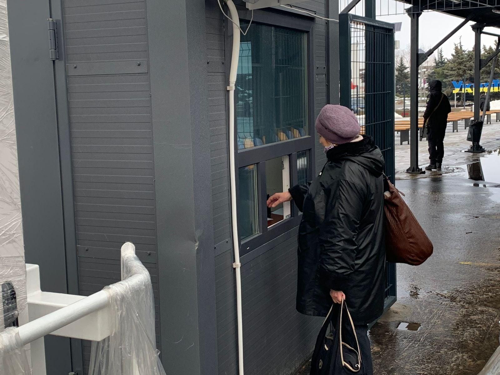 Ситуація на КПВВ і блокпостах Донбасу: бойовики блокують дорожні коридори - Україна новини - 24 Канал Ситуація на КПВВ і блокпостах Донбасу: бойовики блокують дорожні коридори - Україна новини - 24 Канал