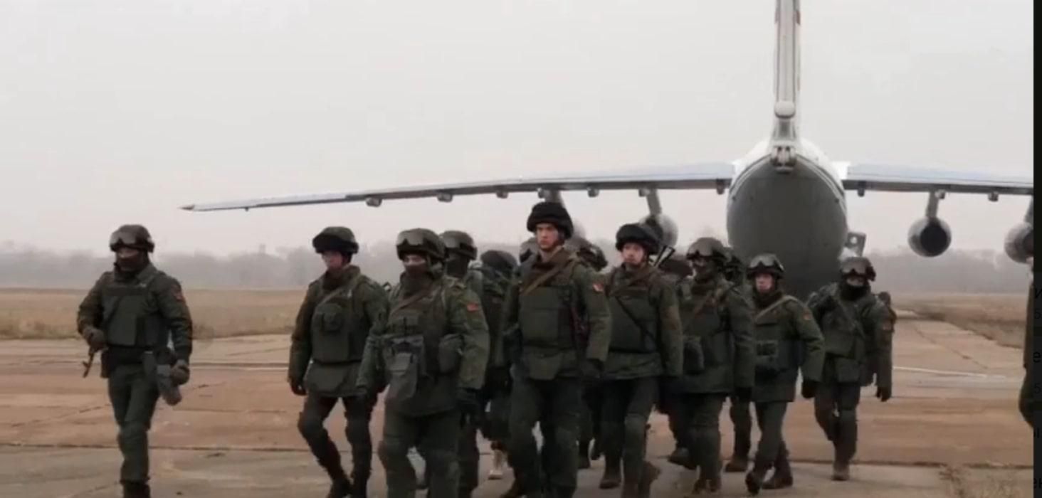 "Миротворцы" ОДКБ продолжают прибывать в Казахстан: видео высадки военных