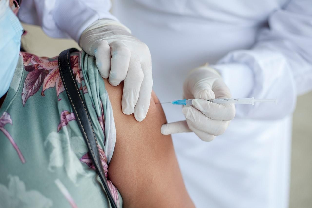 В Італії ввели великі штрафи для невакцинованих літніх людей